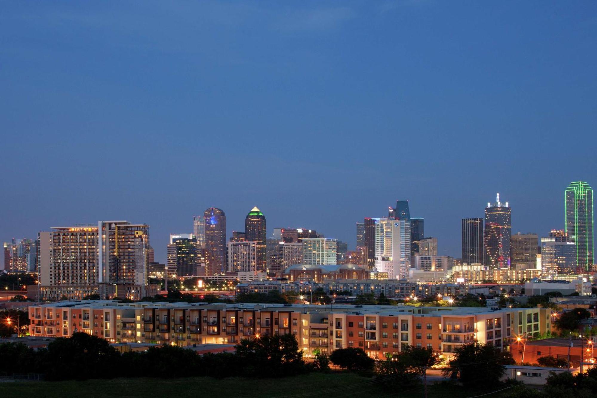 Doubletree By Hilton Dallas Market Center Exterior photo
