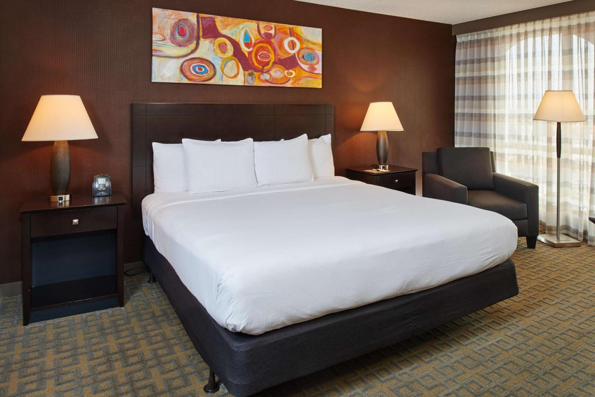 Doubletree By Hilton Dallas Market Center Exterior photo