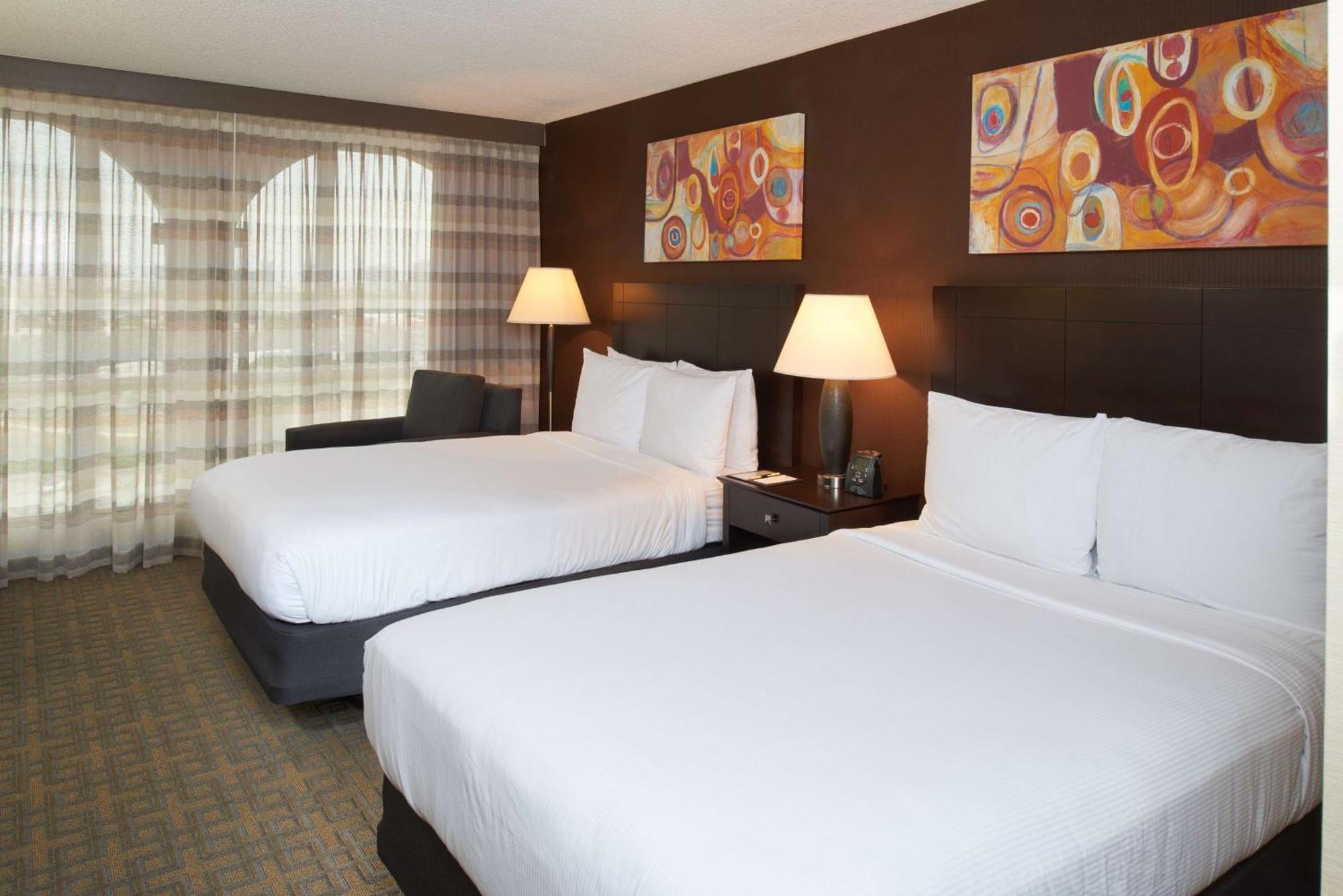 Doubletree By Hilton Dallas Market Center Exterior photo