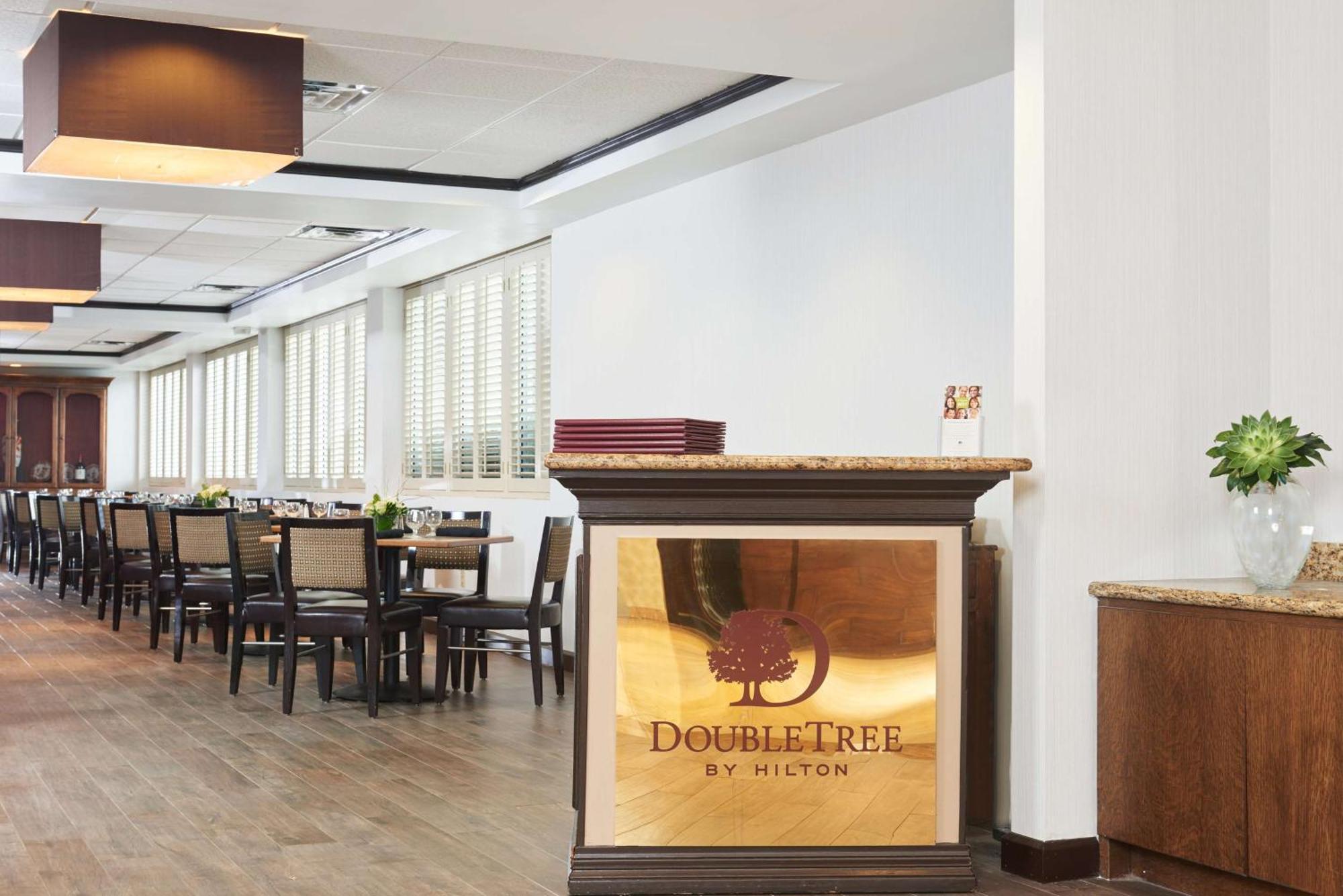 Doubletree By Hilton Dallas Market Center Exterior photo