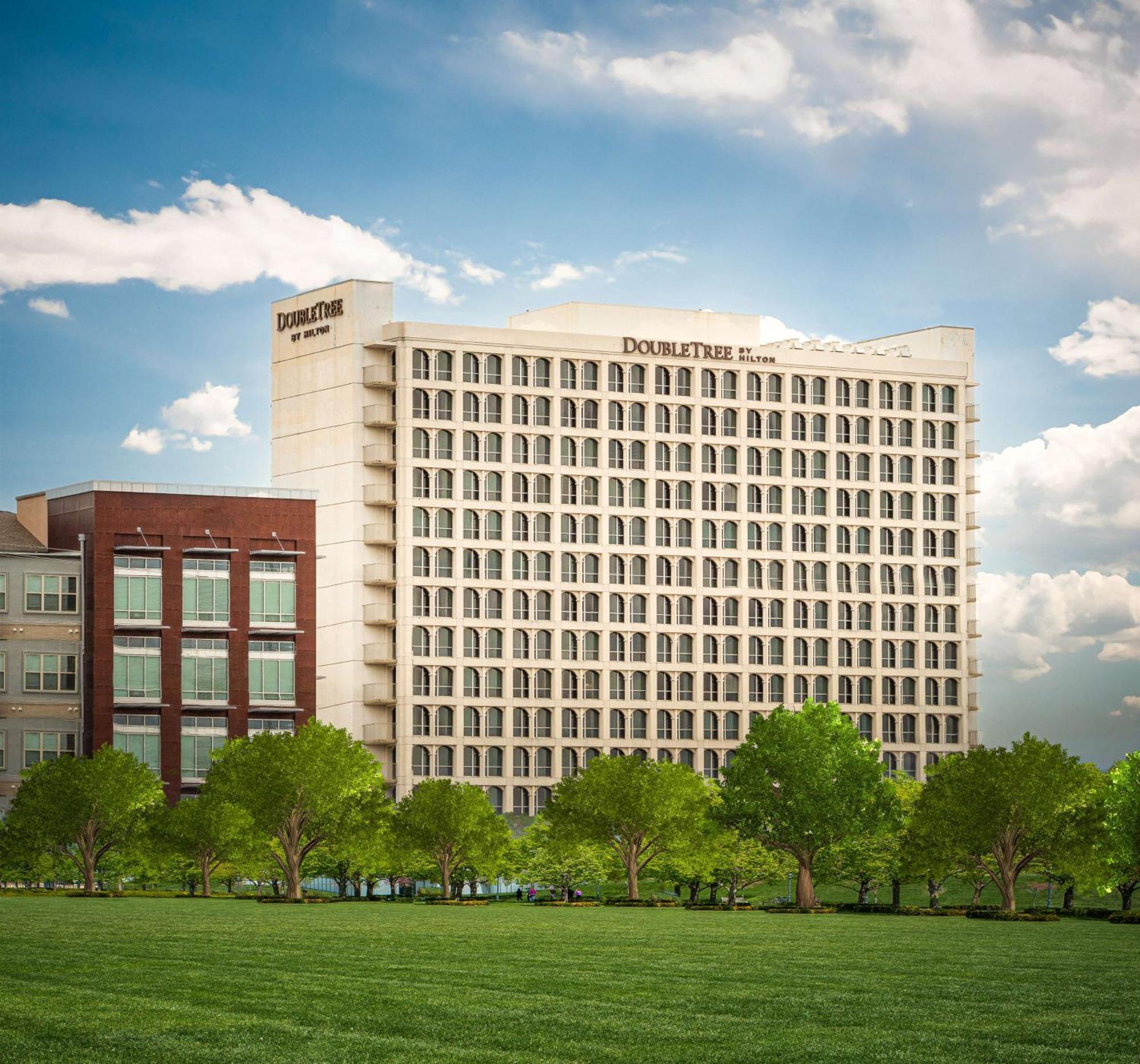 Doubletree By Hilton Dallas Market Center Exterior photo
