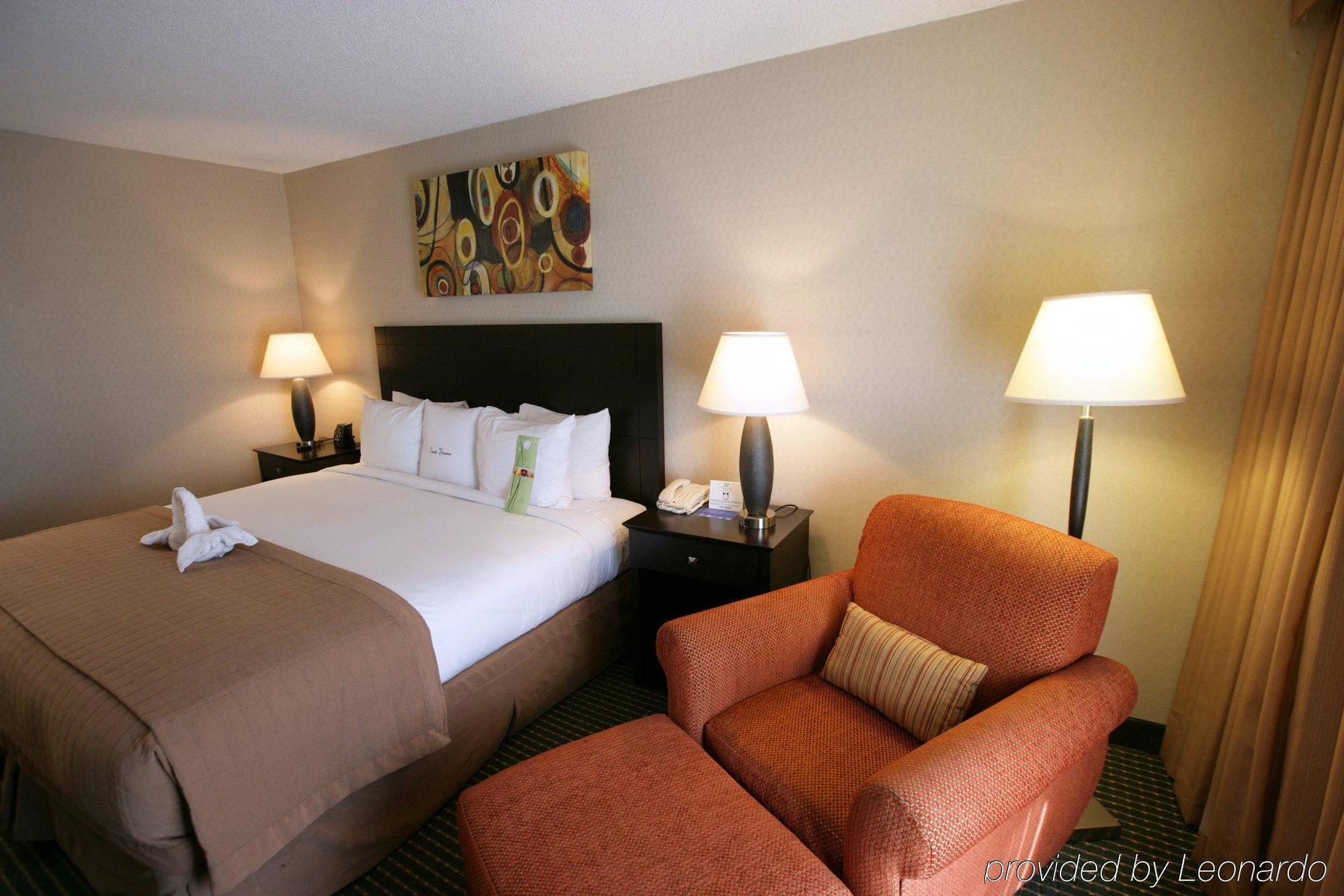 Doubletree By Hilton Dallas Market Center Room photo