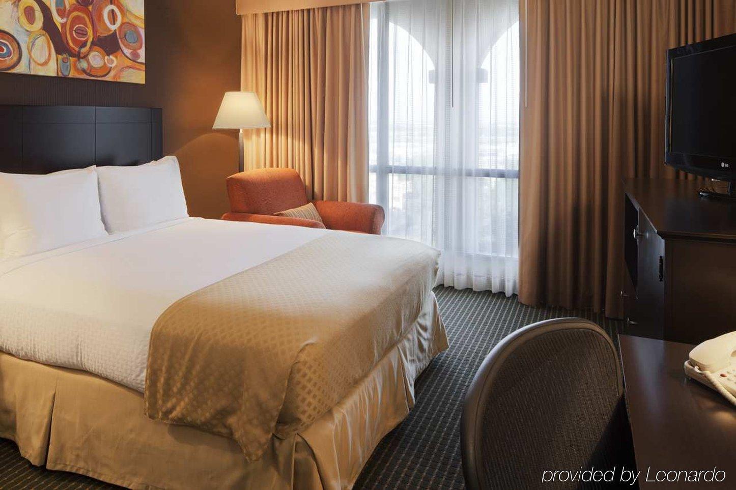 Doubletree By Hilton Dallas Market Center Room photo