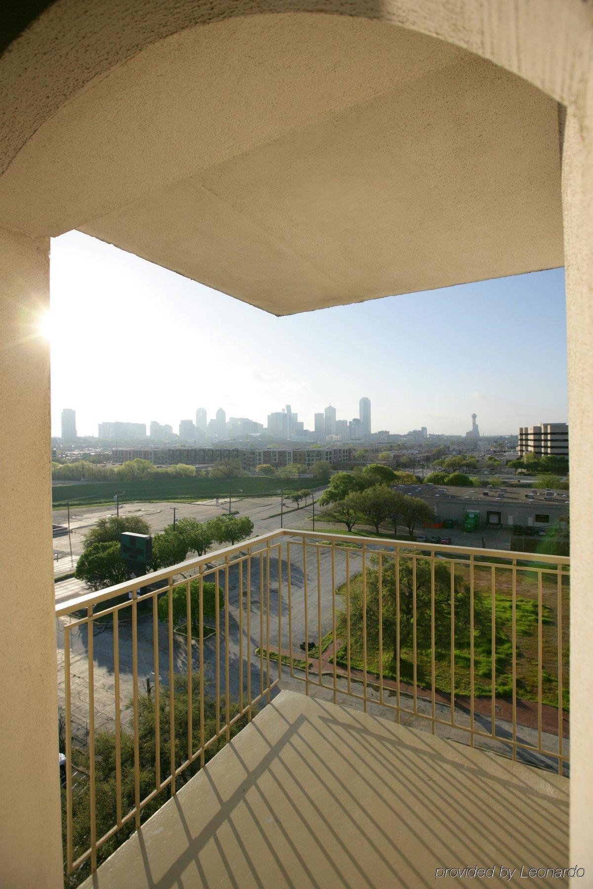 Doubletree By Hilton Dallas Market Center Room photo