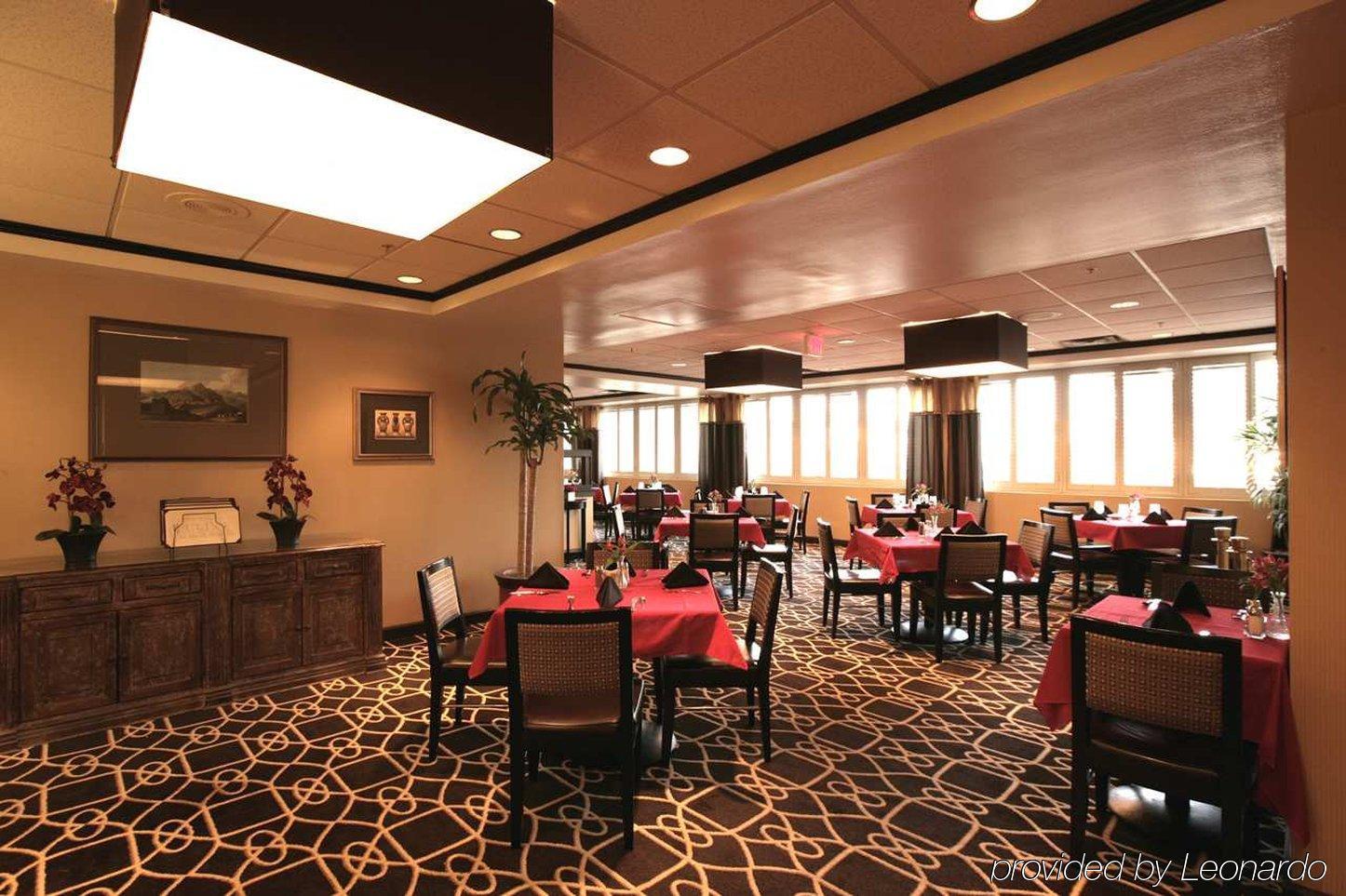 Doubletree By Hilton Dallas Market Center Restaurant photo