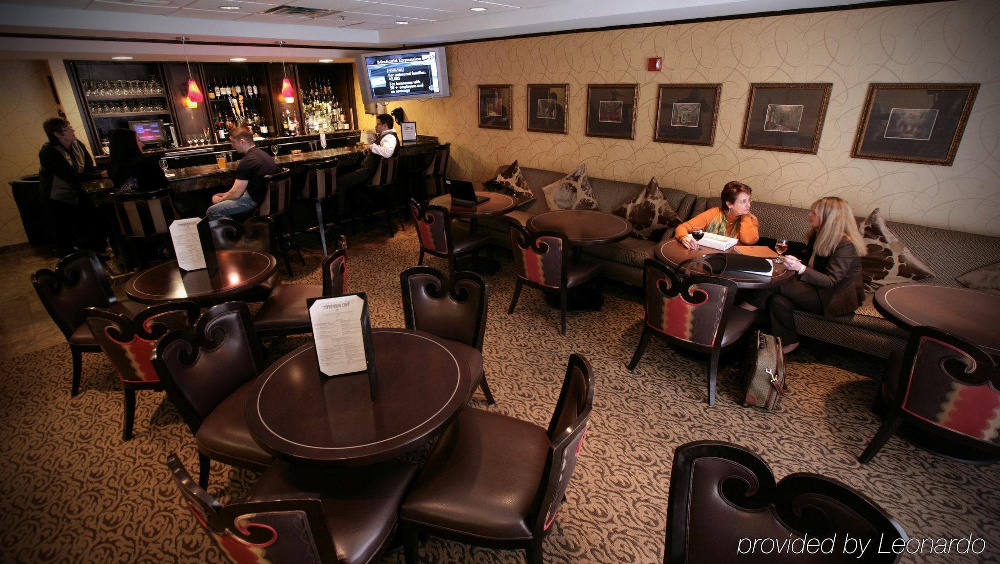 Doubletree By Hilton Dallas Market Center Restaurant photo
